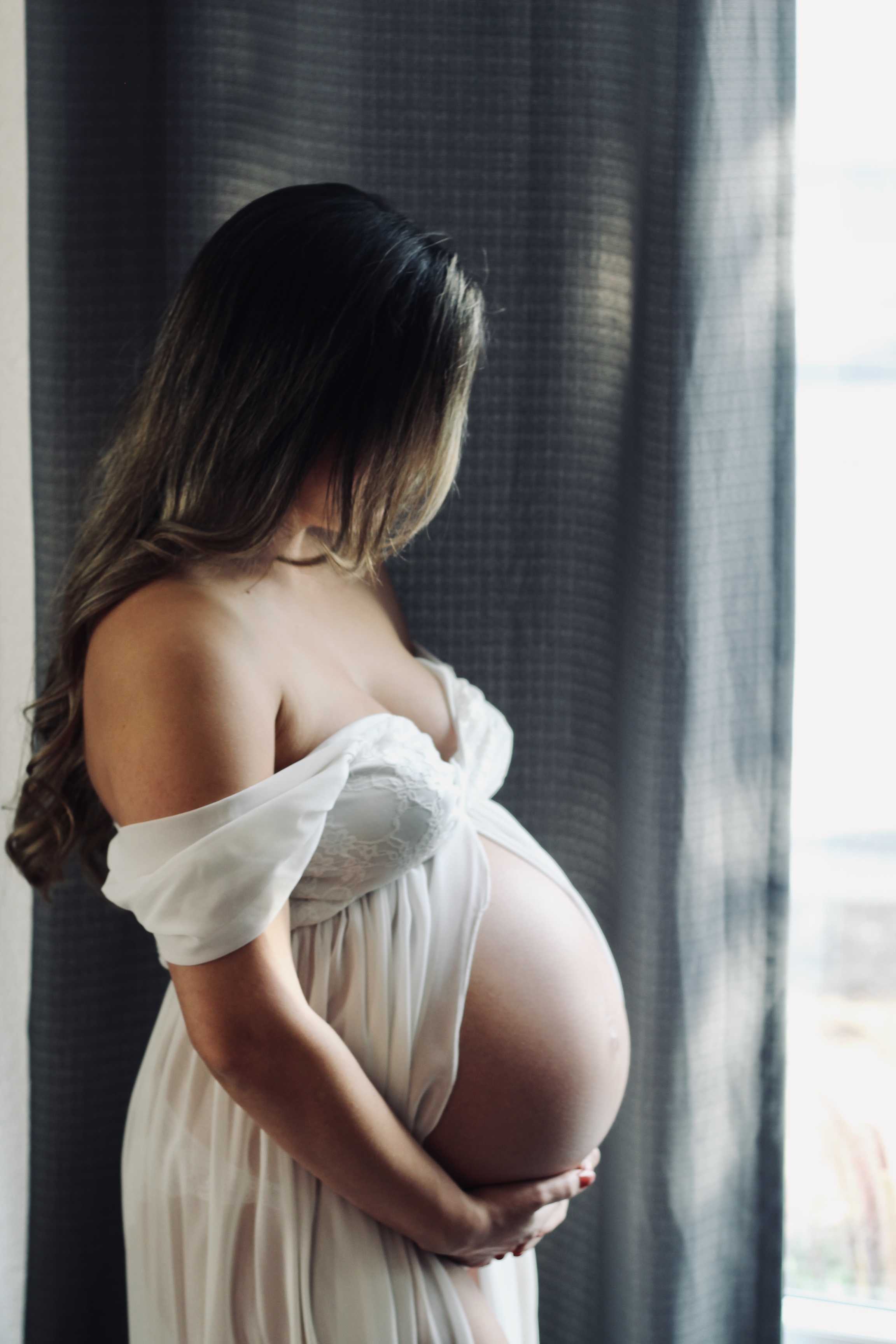 Maternity portrait — window light